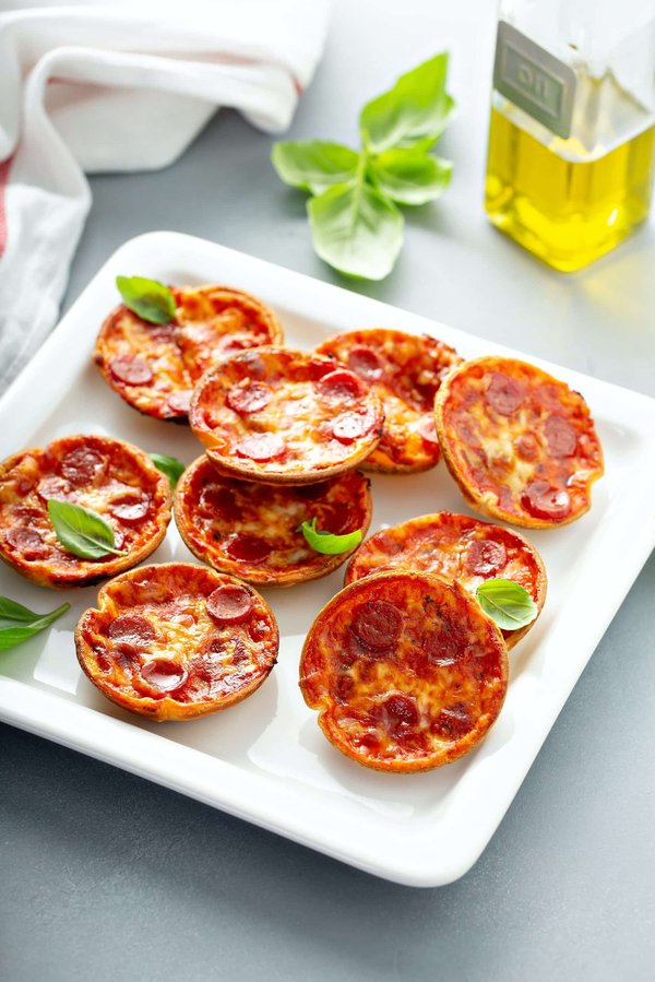 Comment faire des mini-pizzas aux aubergines et sauce tomate maison?