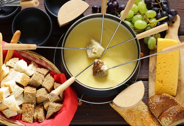 Quels sont les conseils pour une fondue chinoise avec un bouillon savoureux et diététique ?